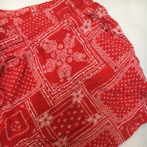 Comfy Bandana Pattern Shorts - Picture 2 of 5